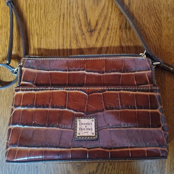 Dooney and Bourke shoulder bag - Picture 1 of 5